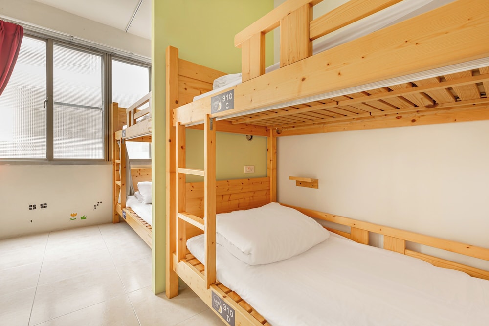Bed in 4-Bed Female Dormitory Room photo 3