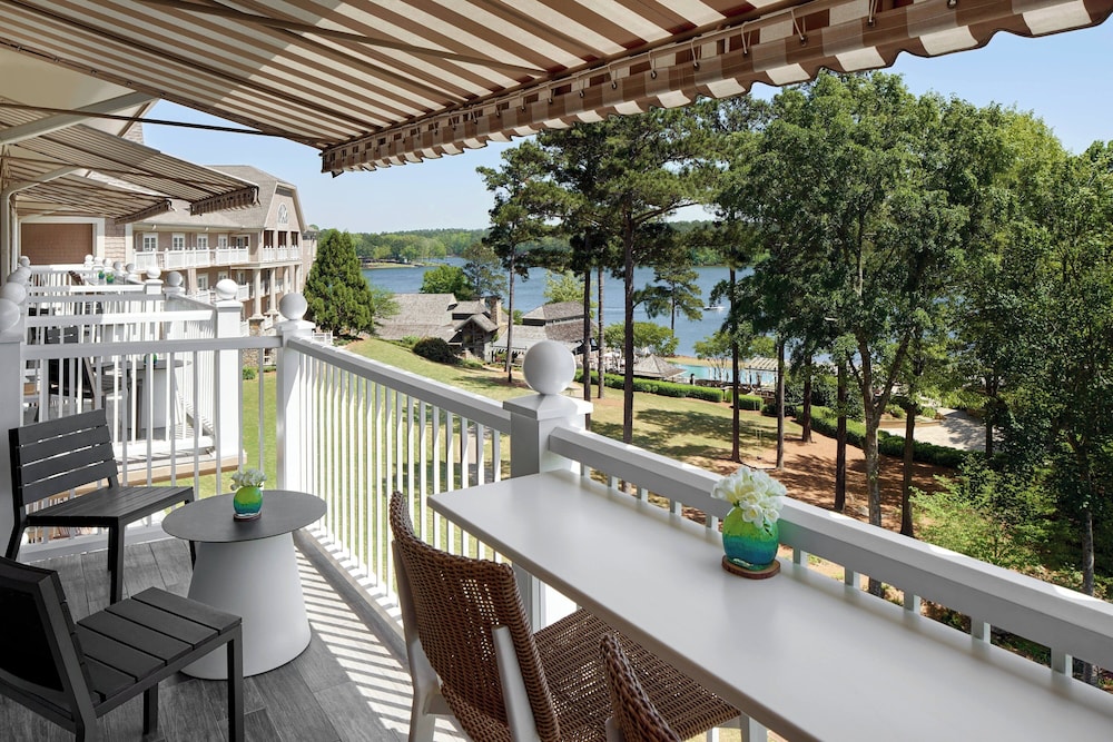 Club Room, 1 King Bed, Resort View - Photo 6