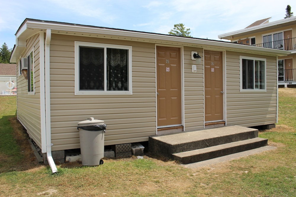 Deluxe Cabin photo 1