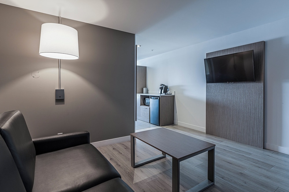 Suite, Multiple Beds - Photo 1