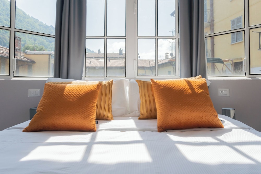 Apartment (Sant'Agostino 180-degree Window)