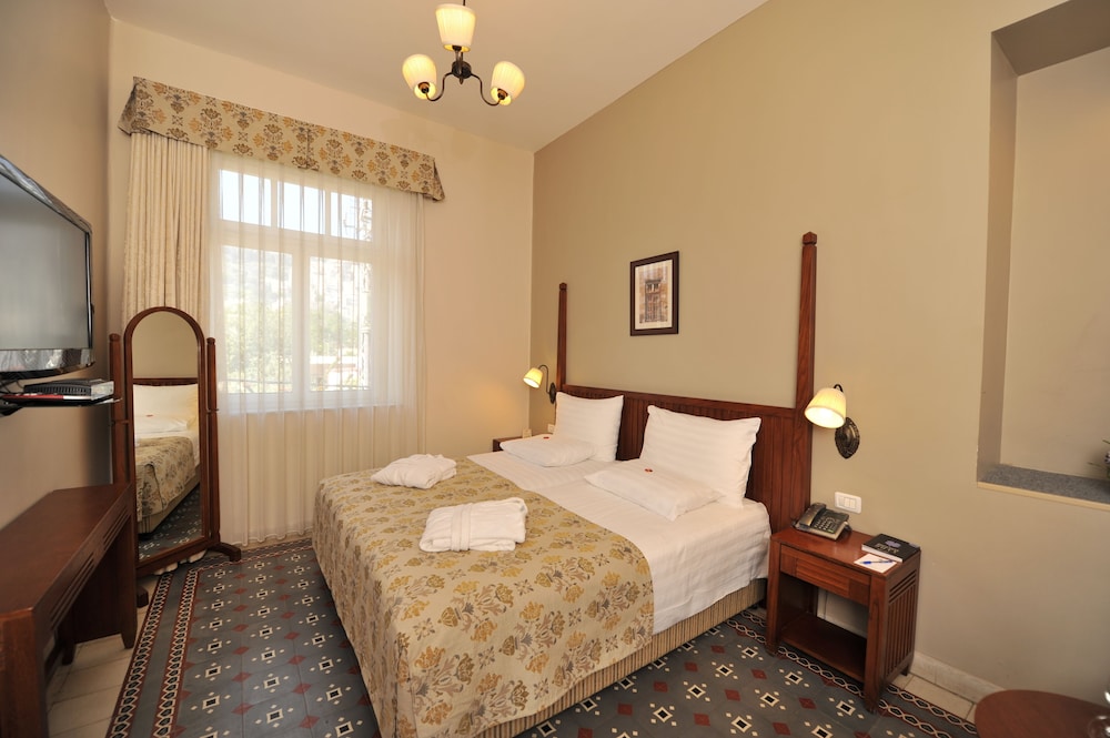 Deluxe Room - Photo 2