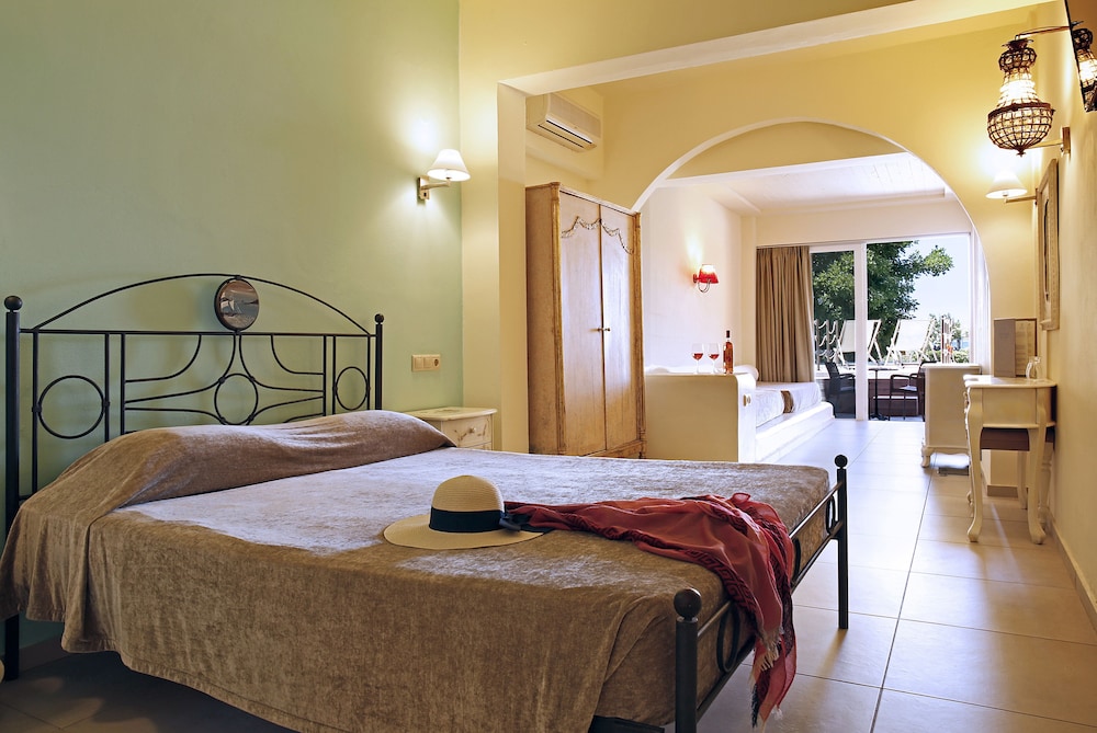 Junior Suite, Private Pool photo 3