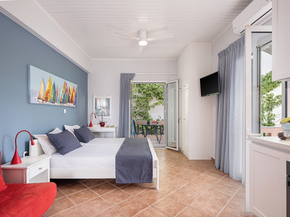 Deluxe Studio, Partial Sea View photo 1