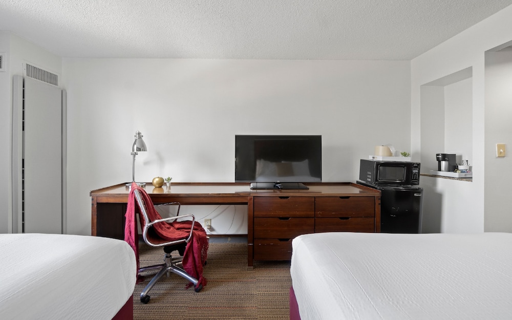 Standard Room, 2 Double Beds - Photo 2