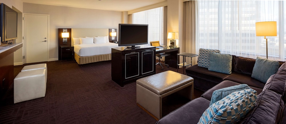 Deluxe Suite - Photo 3