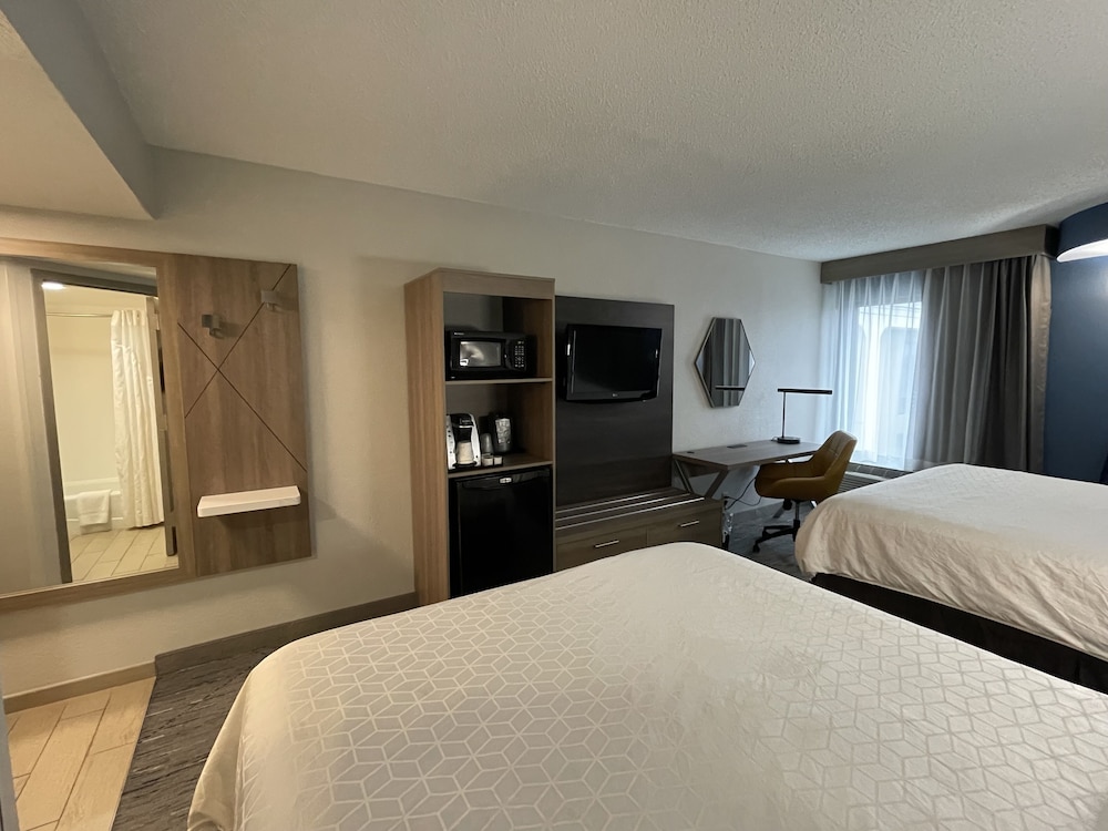 Room, 2 Queen Beds, Non Smoking - Photo 4