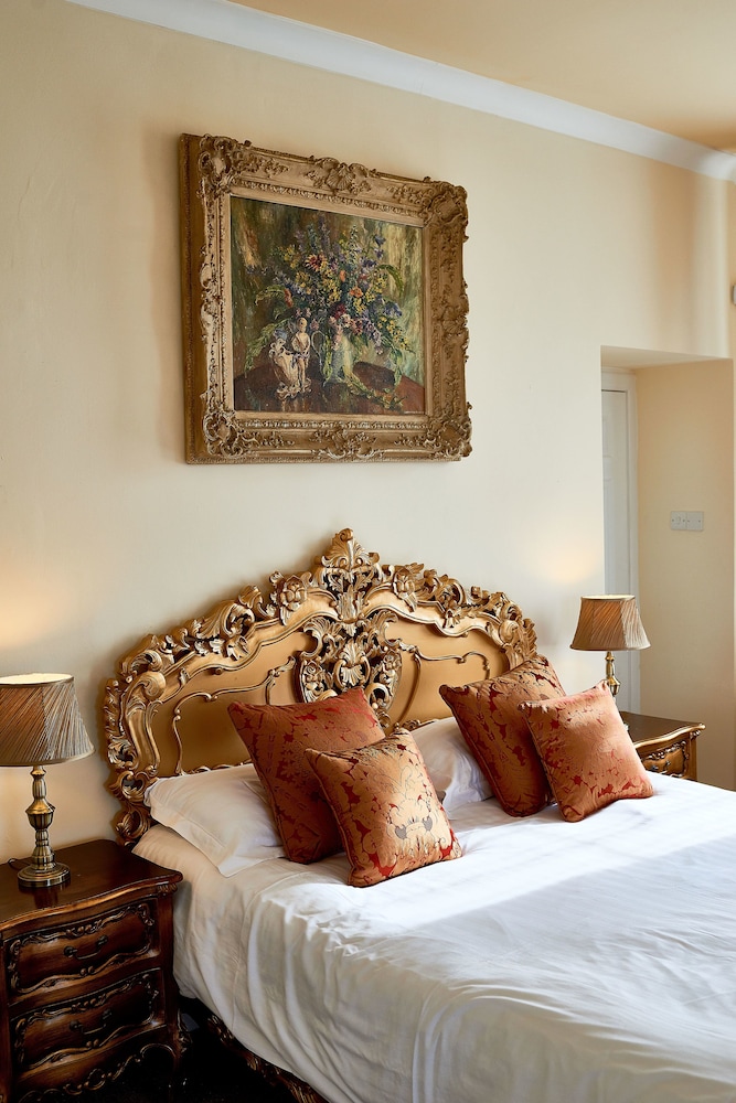 Honeymoon Suite, 1 King Bed, River View, Garden Area photo 2