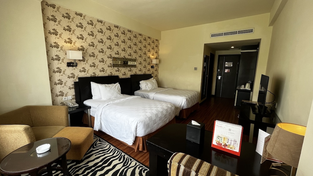 Deluxe Hotel Twin - Photo 3