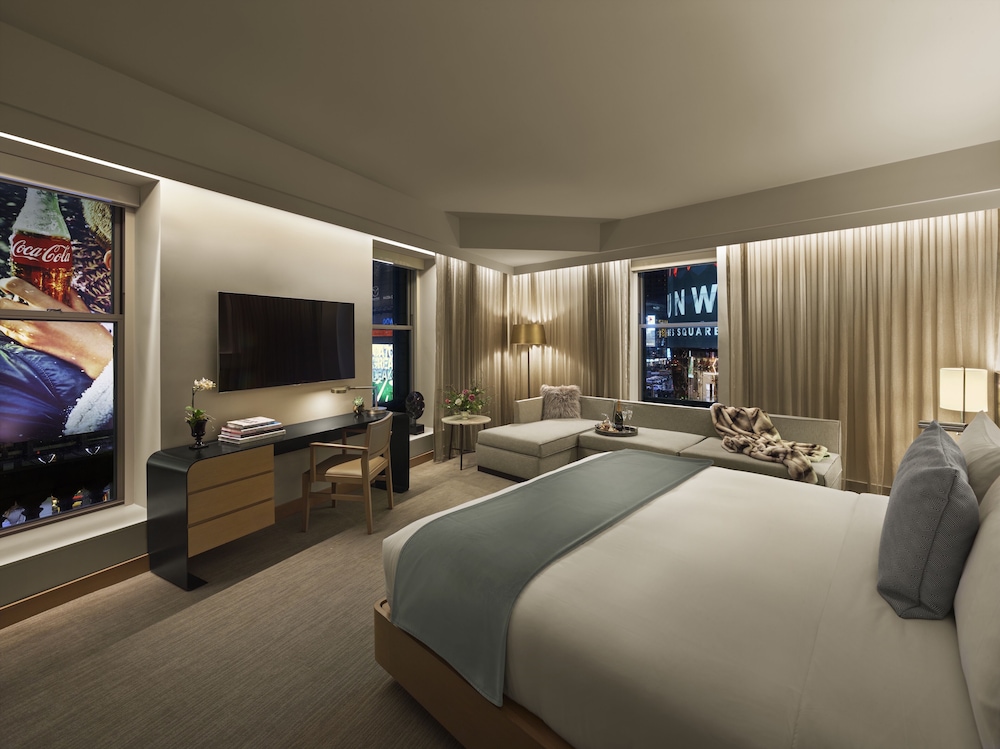 Junior Studio Suite, City View, Corner
