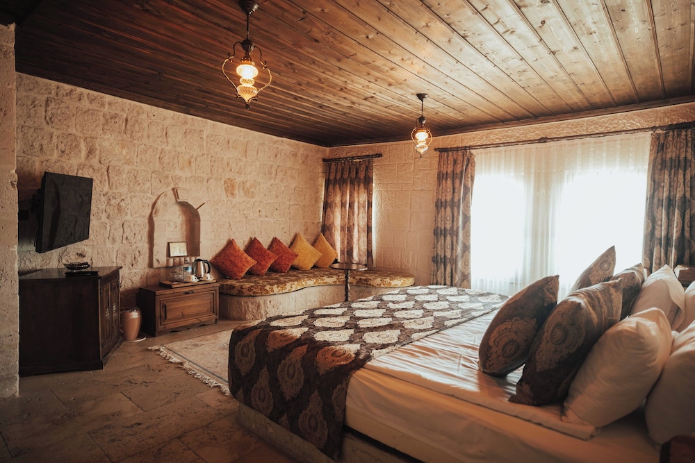Deluxe Stone Suite with Stone - Photo 29