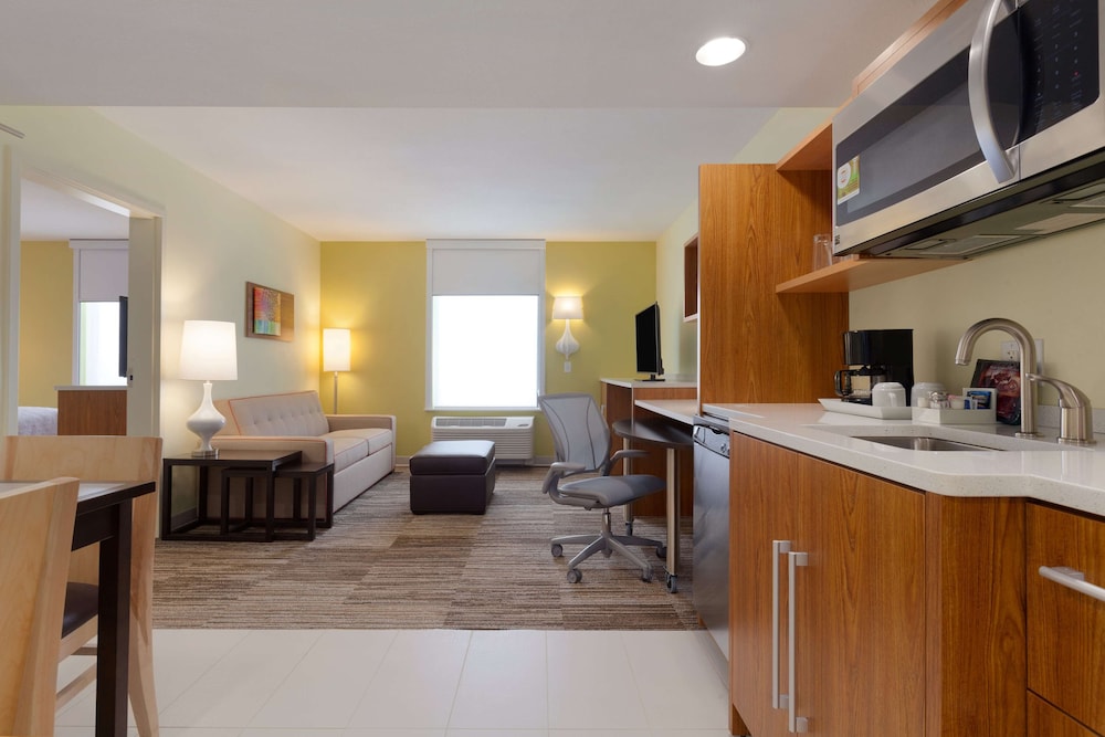 Suite, 1 Queen Bed photo 3