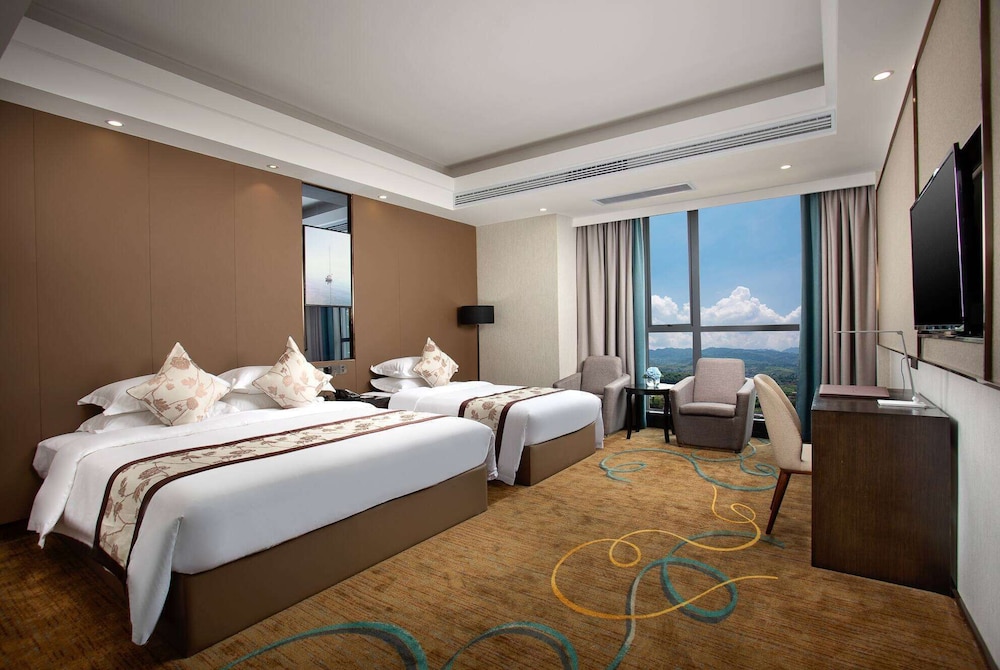 Deluxe Room, Multiple Beds, Non Smoking - Photo 1