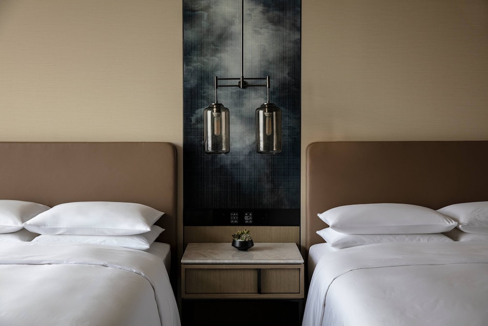 Room, 2 Double Beds, Concierge Lounge Access, City View