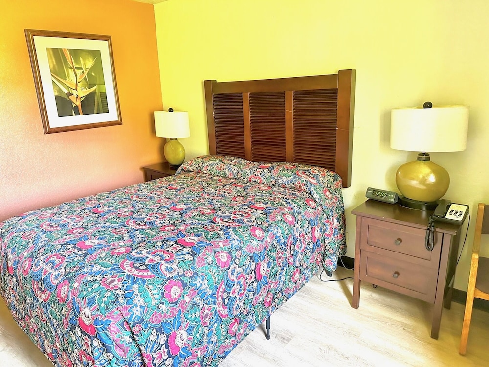 Standard Room, 1 Queen Bed, Smoking photo 1
