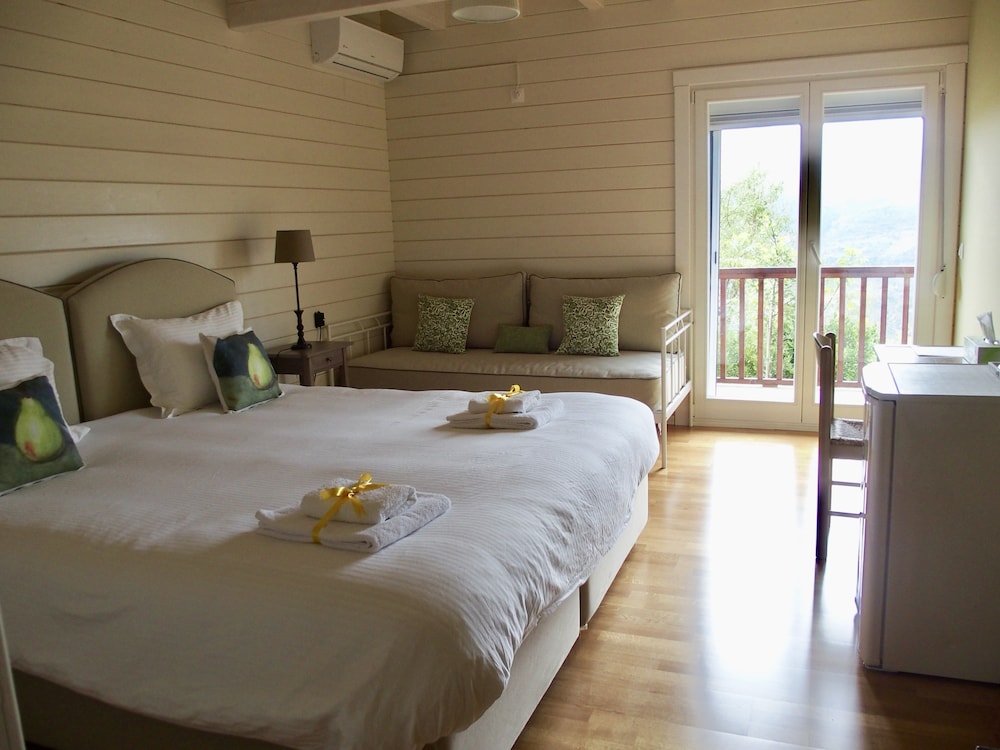 Double or Twin Room, Balcony, Mountain View photo 1