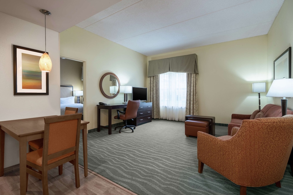 Premium Suite, 1 King Bed, Accessible, Non Smoking (Mobility, Bathtub) - Photo 1
