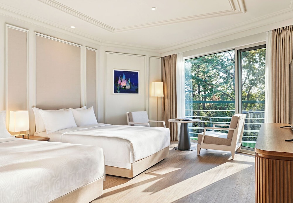Luxury Suite Garden View Twin + Sun Bed For 2 + 2 Beverage