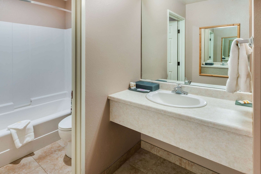 Room, Multiple Beds - Photo 2