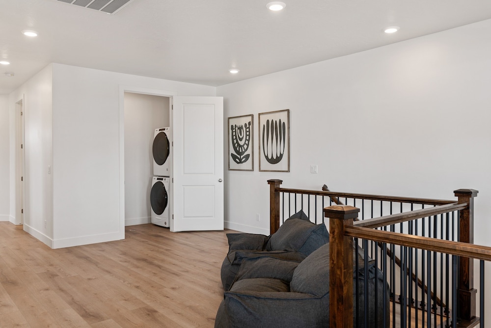 Townhome, 5 Bedrooms photo 2