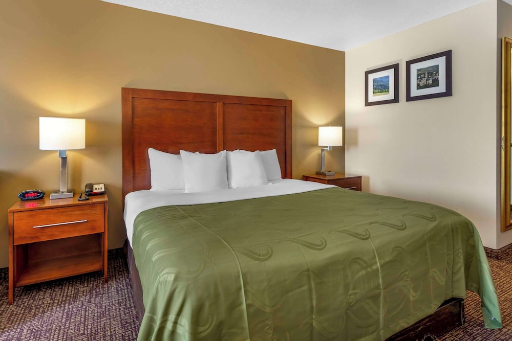 Suite, 1 Queen Bed with Sofa bed, Non Smoking (Upgrade) - Photo 3