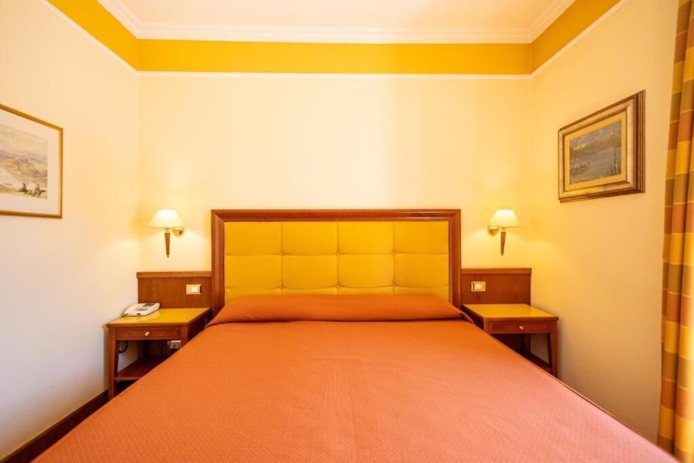 Classic Double or Twin Room - Photo 6