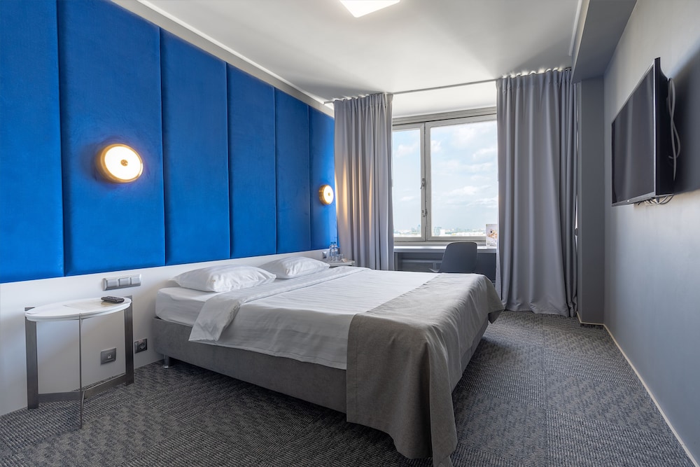 Standard Room, 1 Queen Bed photo 2