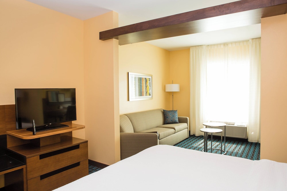 Room, 1 King Bed with Sofa bed (Hearing Accessible) photo 3
