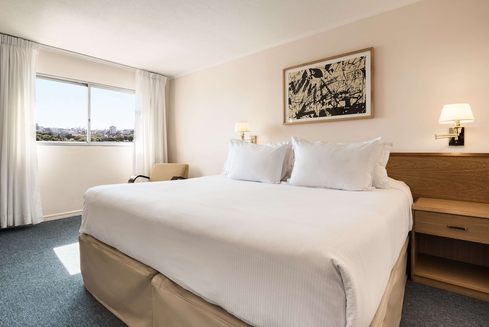 Standard Room, 1 Queen Bed photo 1