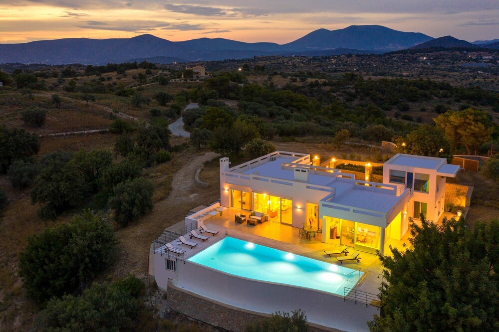 Villa photo 1