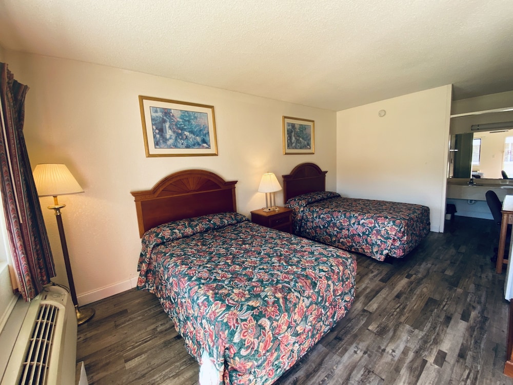 Room, 2 Double Beds, Smoking photo 1