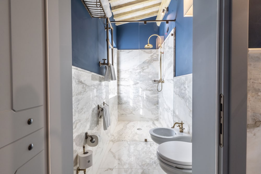 Premium Suite - Photo 26