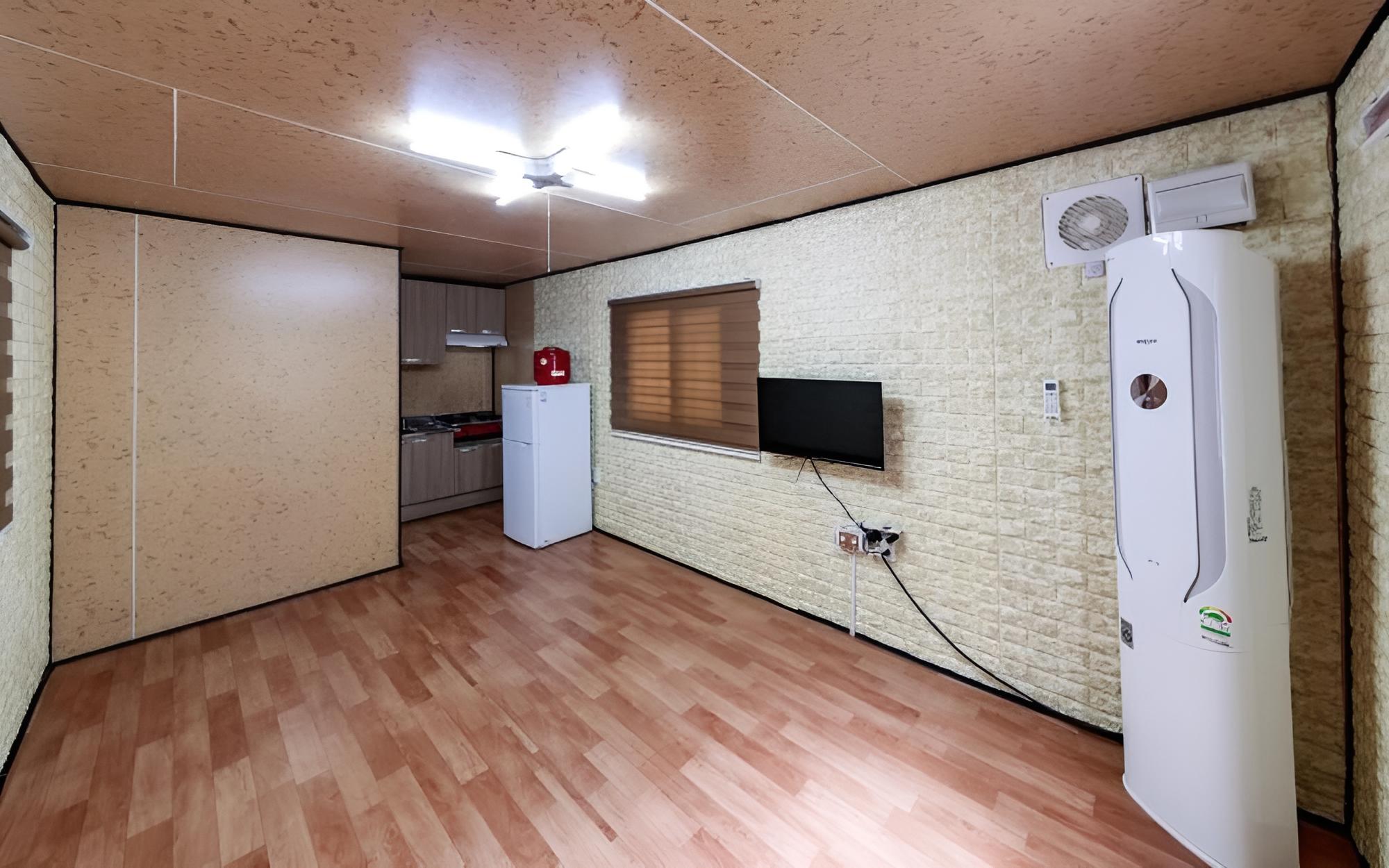 Room (Riverside room (Unshared House))