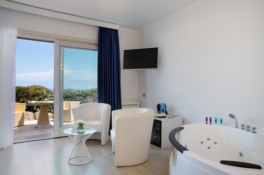 Deluxe Double Room, Sea View - Photo 4