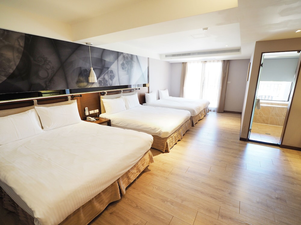 Family Studio Suite, Multiple Beds photo 1