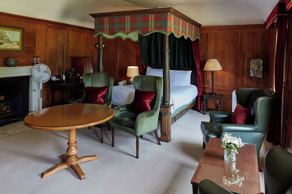 The Master Bedroom photo 2