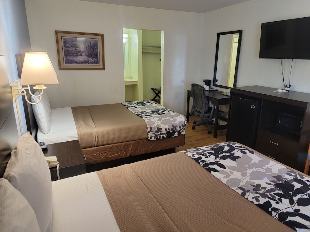 Room, 2 Queen Beds, Non Smoking photo 2