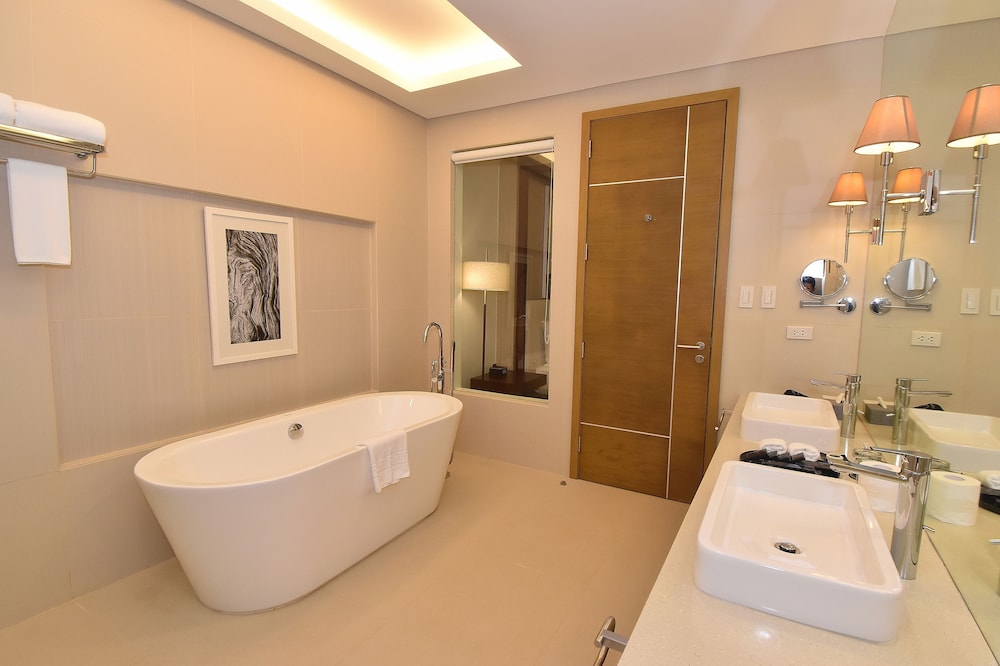 Premier Suite (Two Bedroom Sea View) - Photo 2