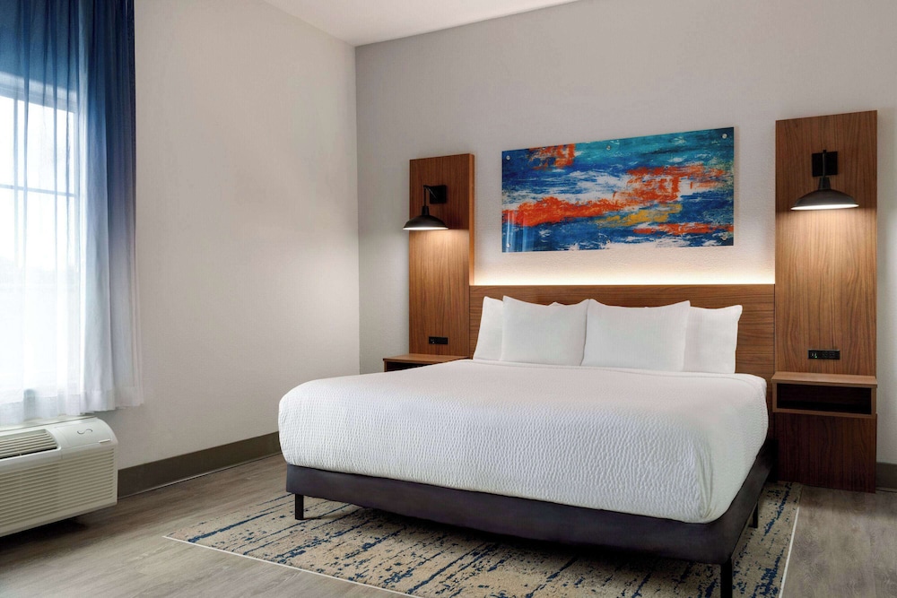 Suite, 1 King Bed, Accessible, Non Smoking - Photo 1