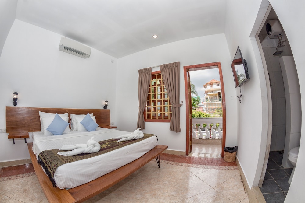 Deluxe Double Bed with Balcony - Photo 1