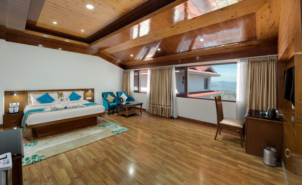 Family Room, 1 King Bed, Smoking photo 3