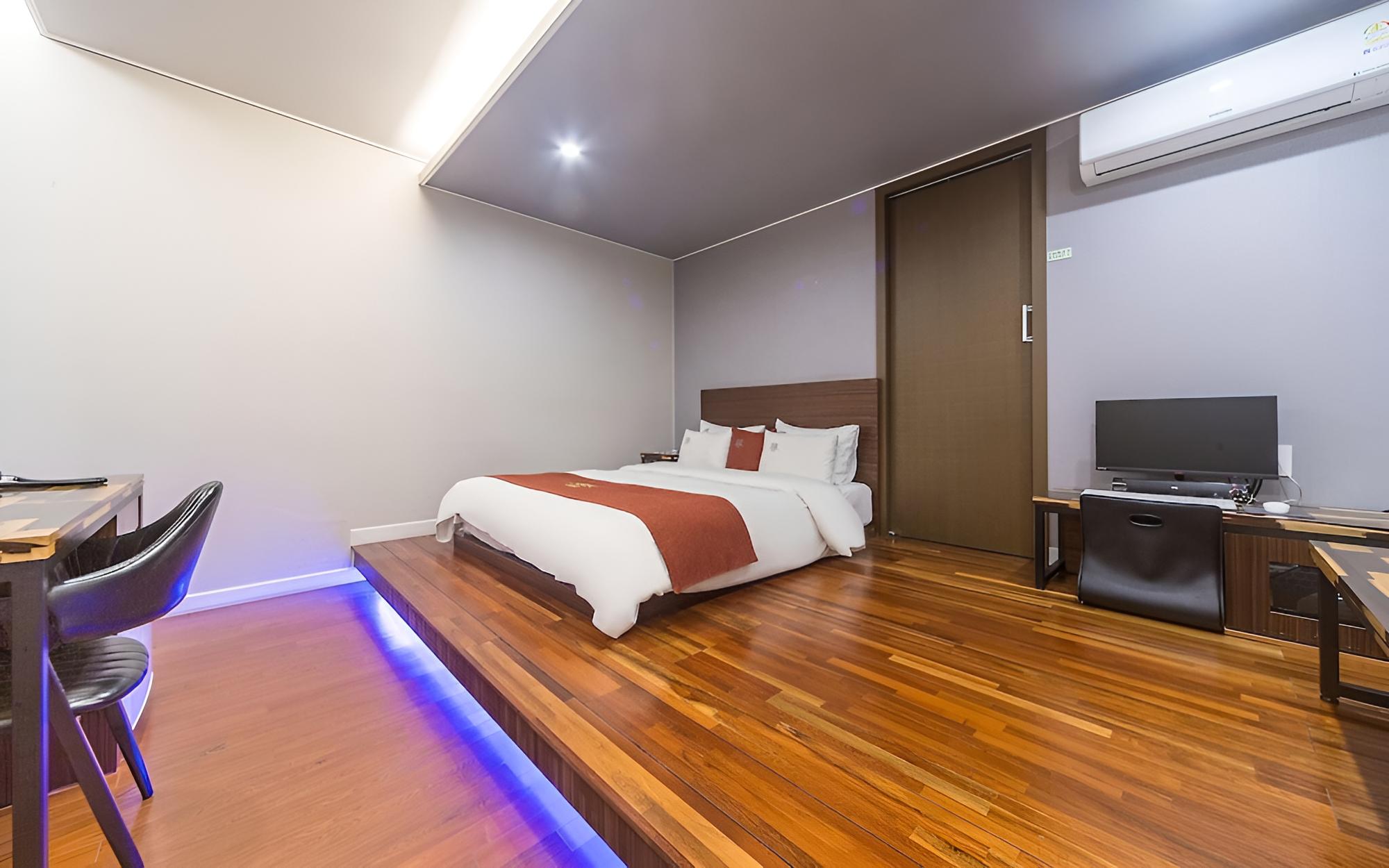 Room (VIP(Breakfast included Couple spa Sty) photo 2