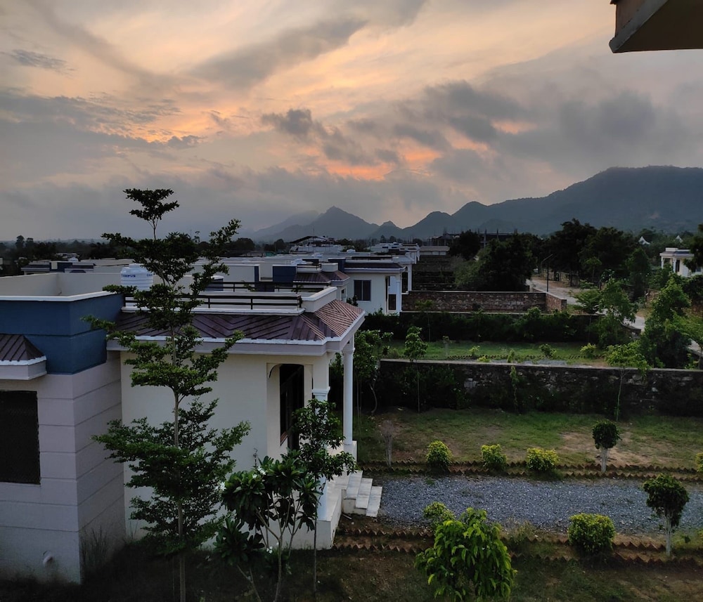 Family Villa With Mountain View photo 2