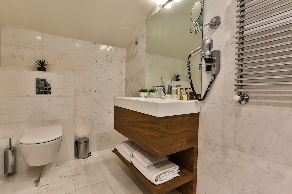 Junior Suite, Mountain View - Photo 3