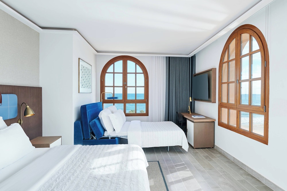Junior Suite, 1 King Bed, Beachfront