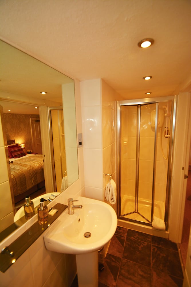 Double or Twin Room - Photo 4
