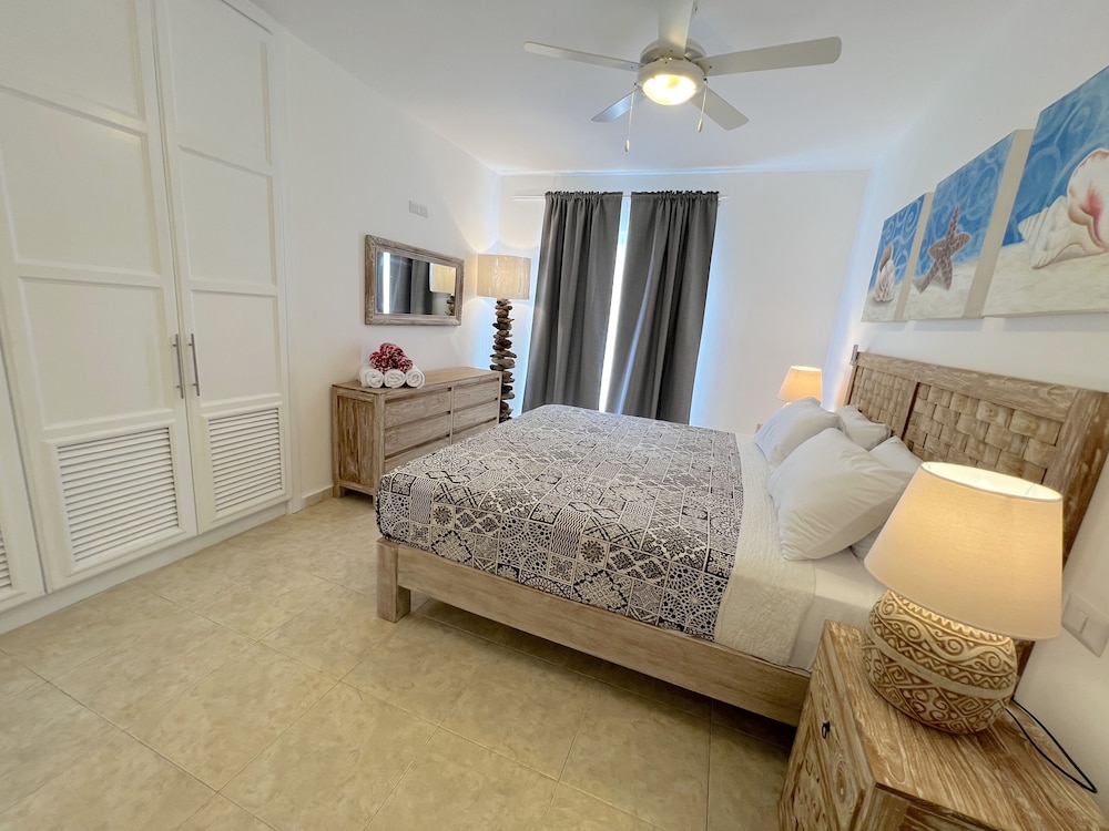 Deluxe Condo, 2 Bedrooms, Pool View, Poolside photo 3