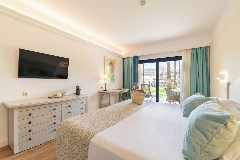 Premium Double Room, Terrace, Pool View photo 3