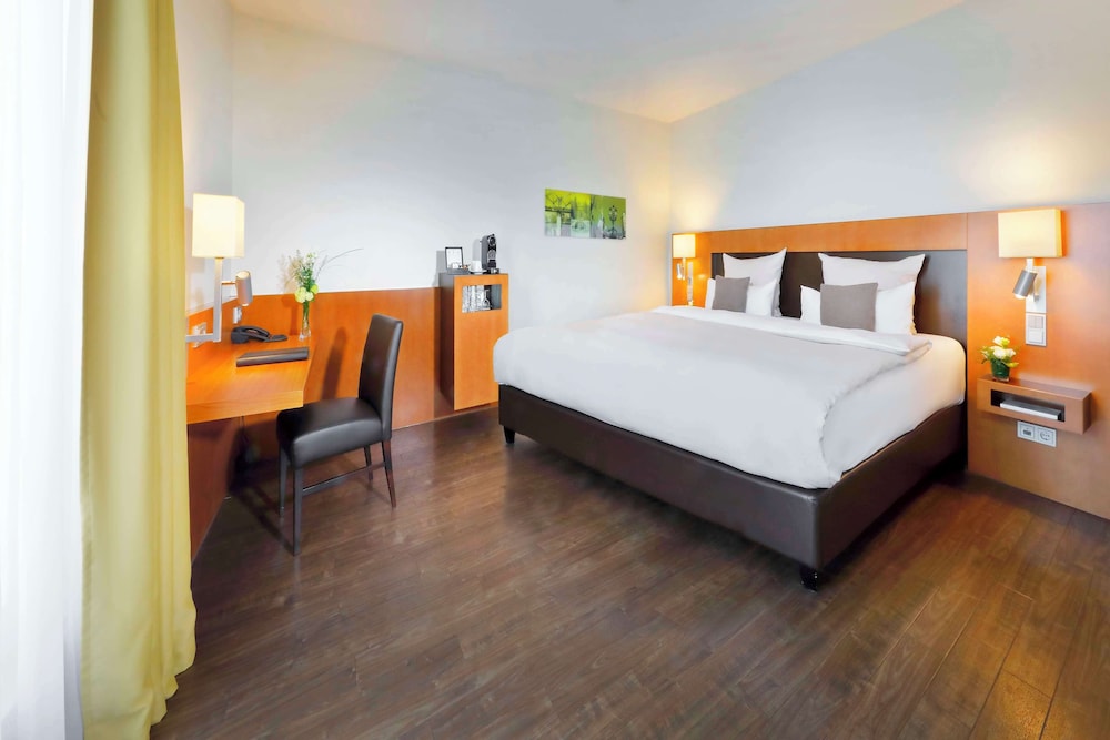 Standard Room, 1 King Bed, Accessible, City View - Photo 1