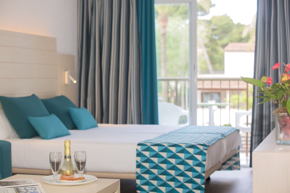 Junior Suite, Balcony (2 Adults + 1 Child) photo 2